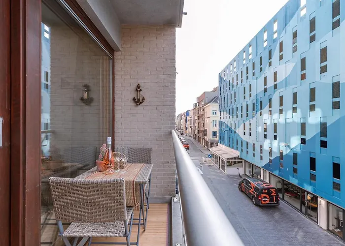 Completely Renovated Studio Located In Ostend